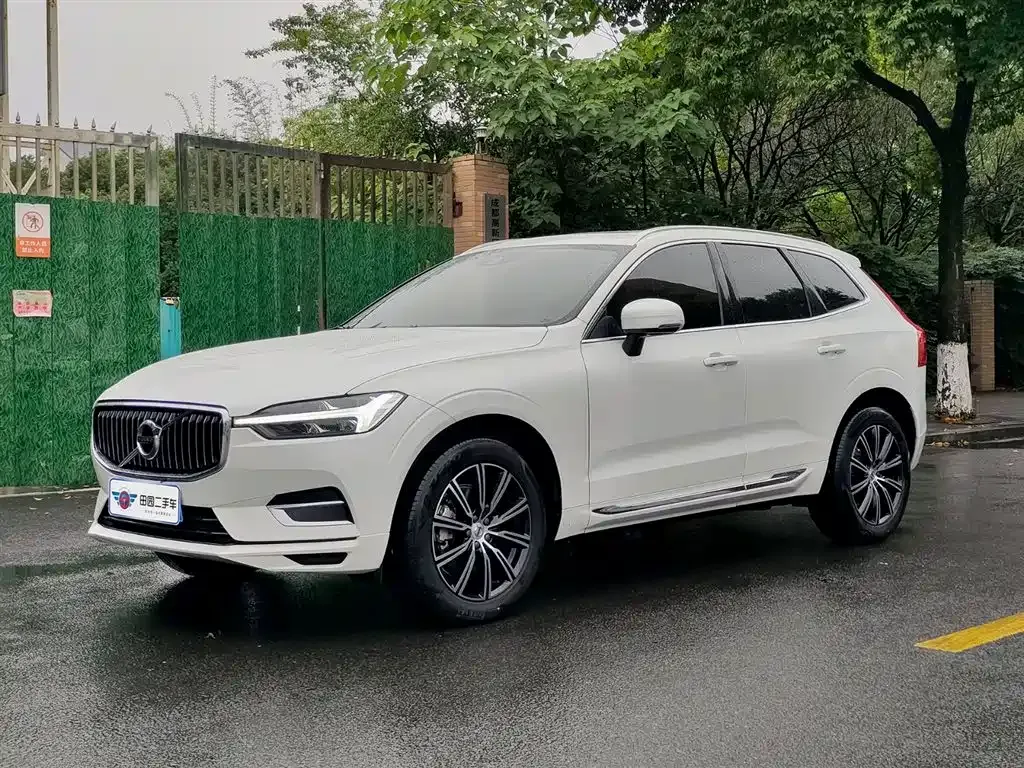 Volvo XC60 — фото 1