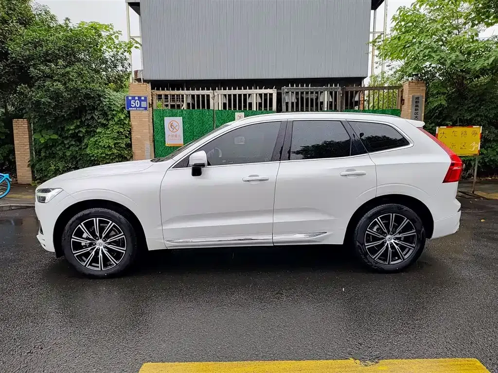 Volvo XC60 — фото 10