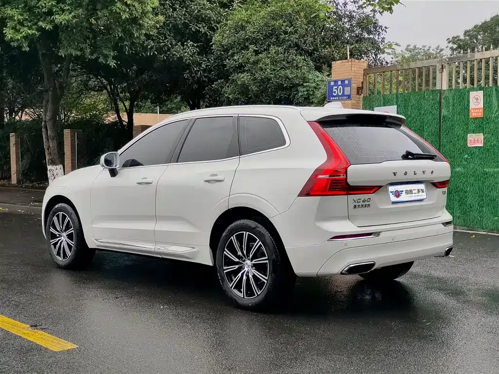 Volvo XC60 — фото 8