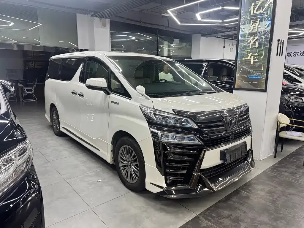 Toyota Vellfire — фото 8