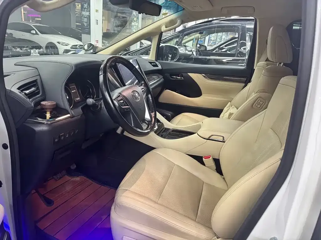 Toyota Vellfire — фото 7