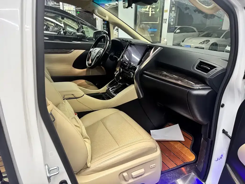 Toyota Vellfire — фото 5
