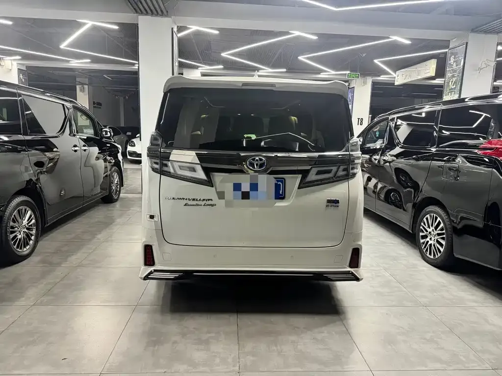 Toyota Vellfire — фото 3