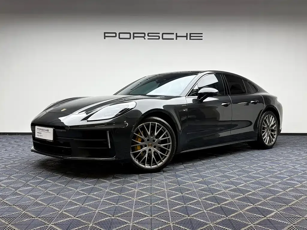 Porsche Panamera — фото 1