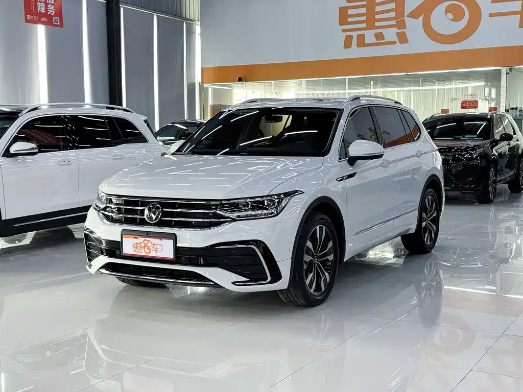 Volkswagen Tiguan L — фото 1