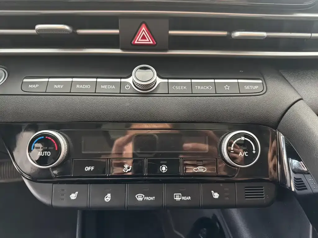 Hyundai Elantra — фото 8