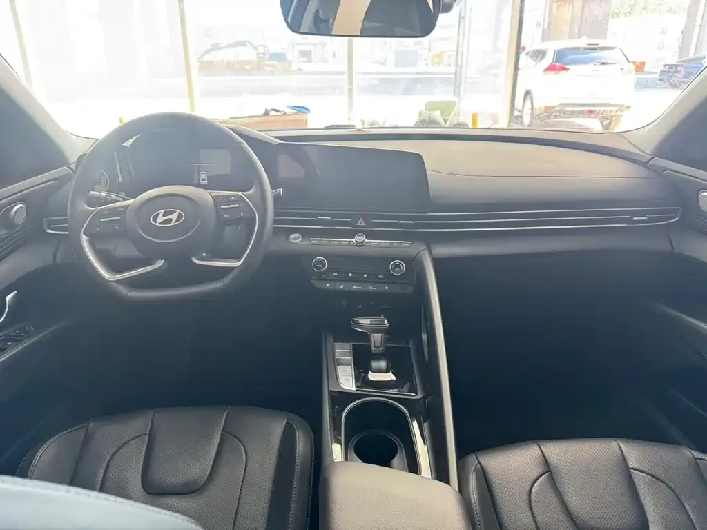 Hyundai Elantra — фото 9