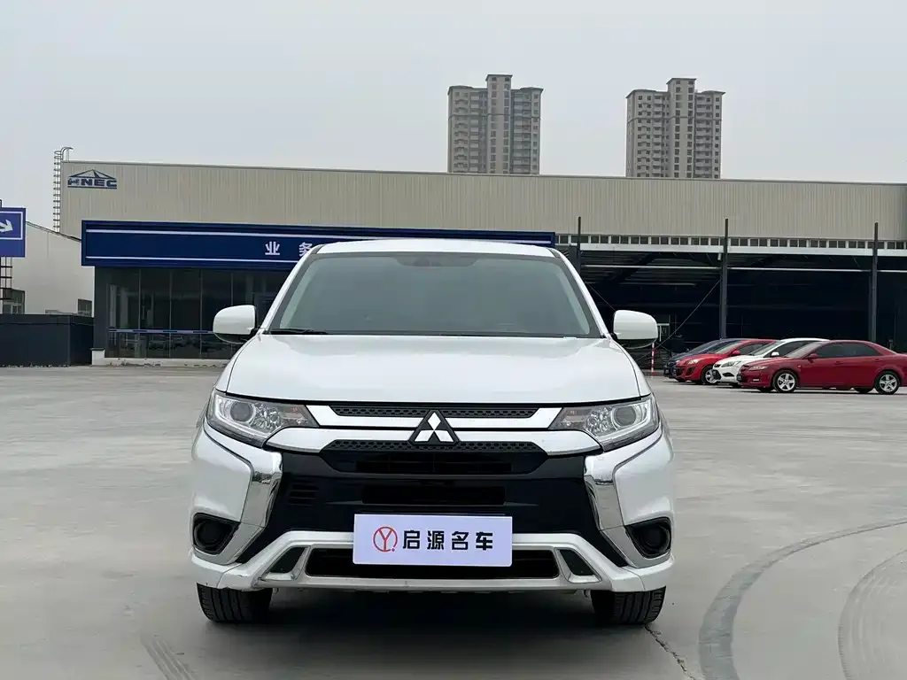 Mitsubishi Outlander — фото 8