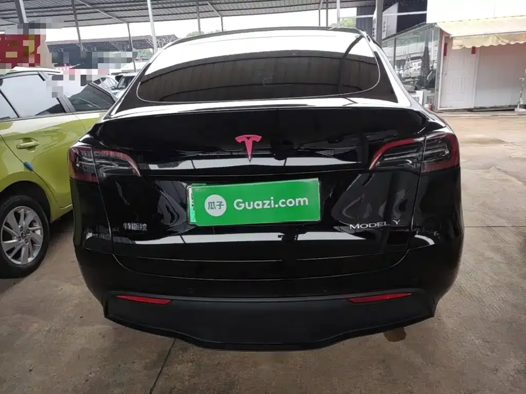 Tesla Model Y — фото 10