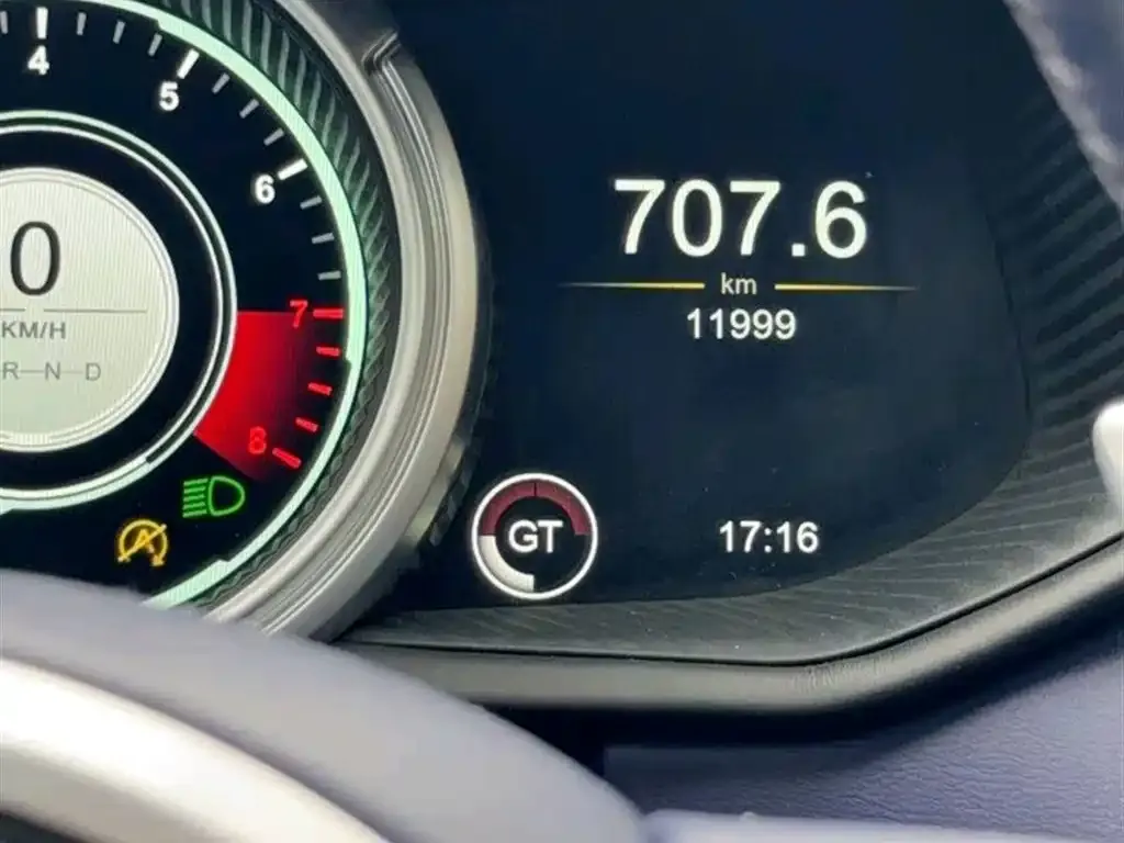 Aston Martin DB11 2023 из CN, фото 2