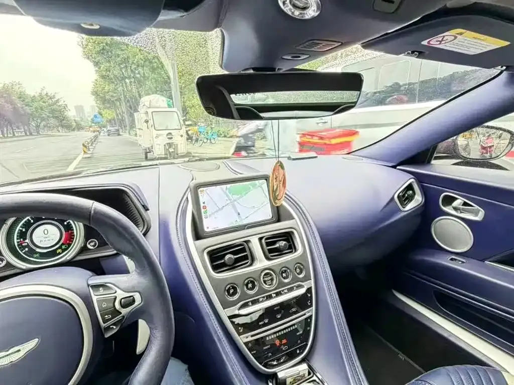 Aston Martin DB11 2023 из CN, фото 4