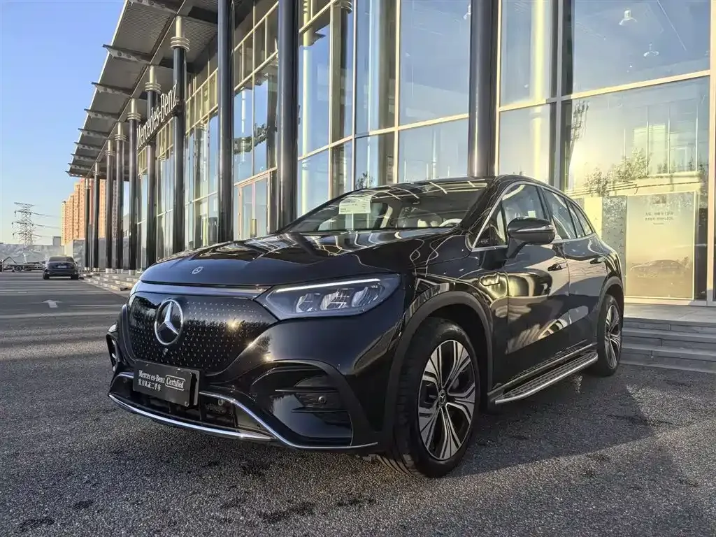 Mercedes-Benz EQE SUV — фото 1