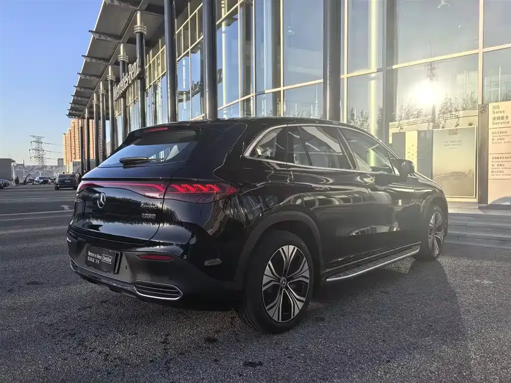 Mercedes-Benz EQE SUV — фото 10