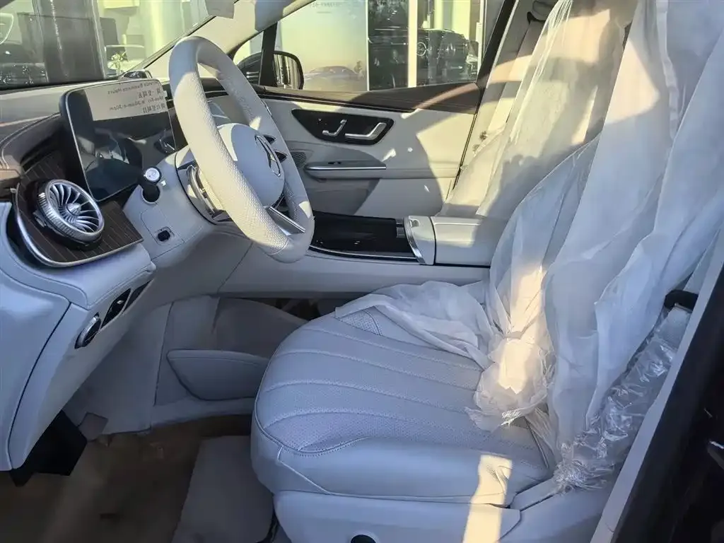Mercedes-Benz EQE SUV — фото 3