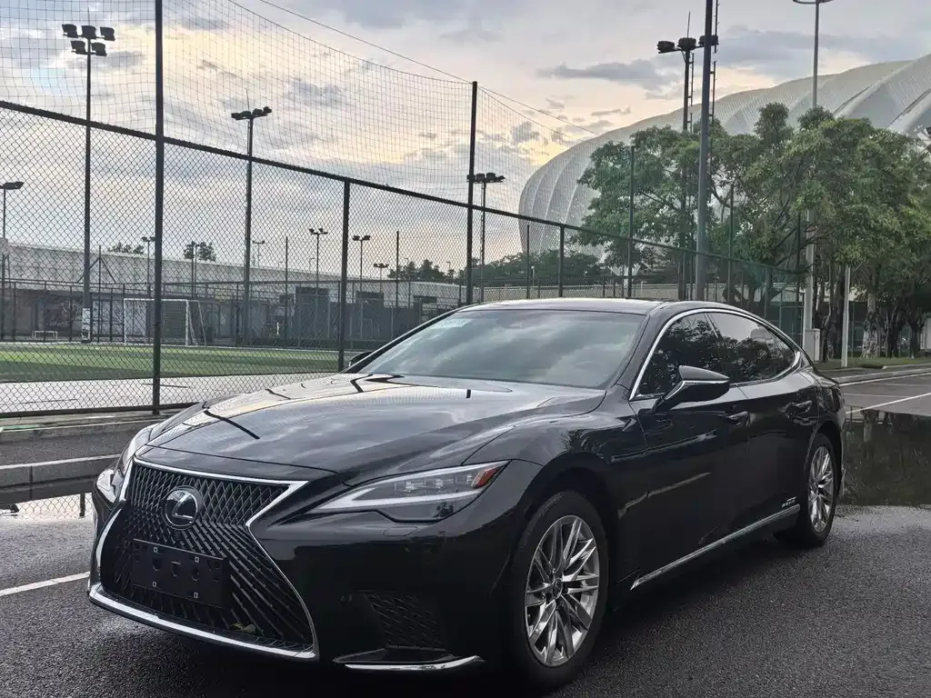 Lexus LS — фото 1