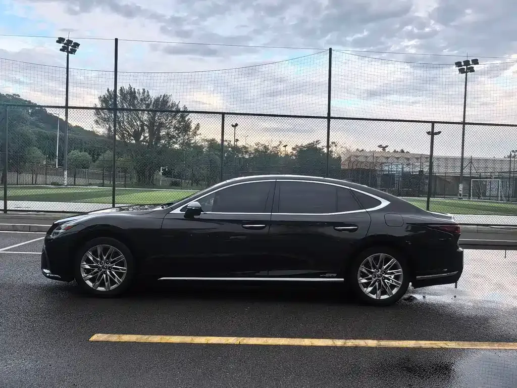 Lexus LS — фото 10