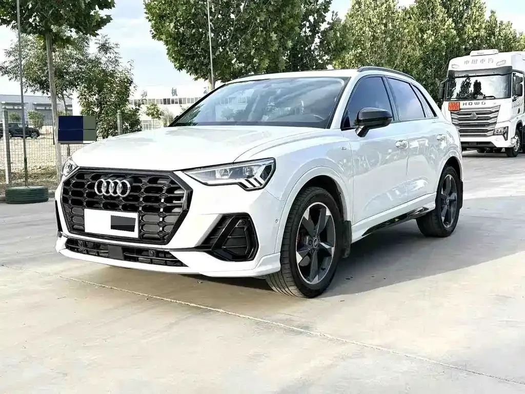 Audi Q3 — фото 1