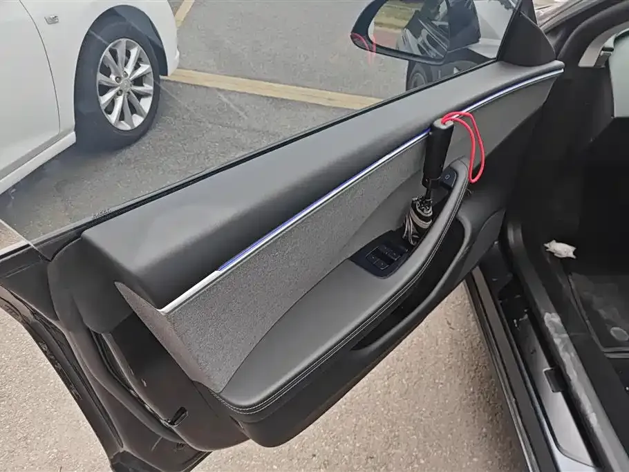 Tesla Model 3 — фото 3