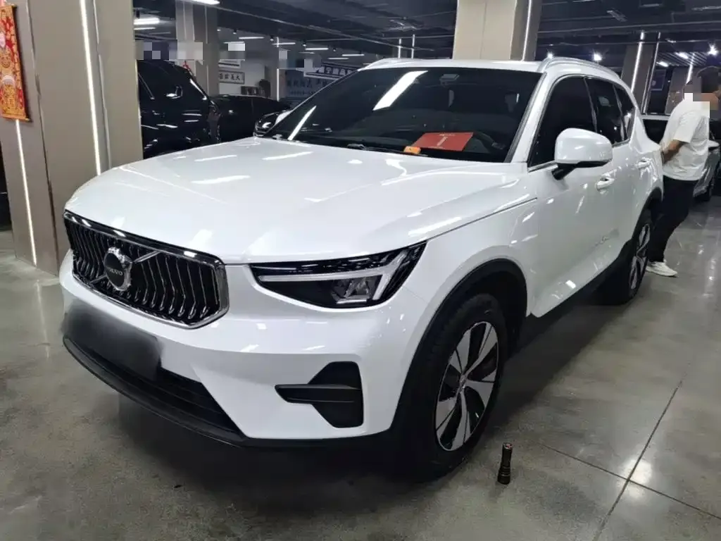 Volvo XC40 — фото 7