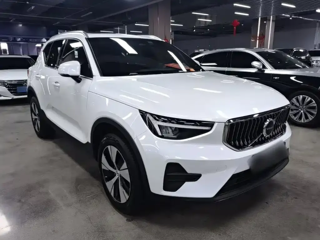 Volvo XC40 — фото 6