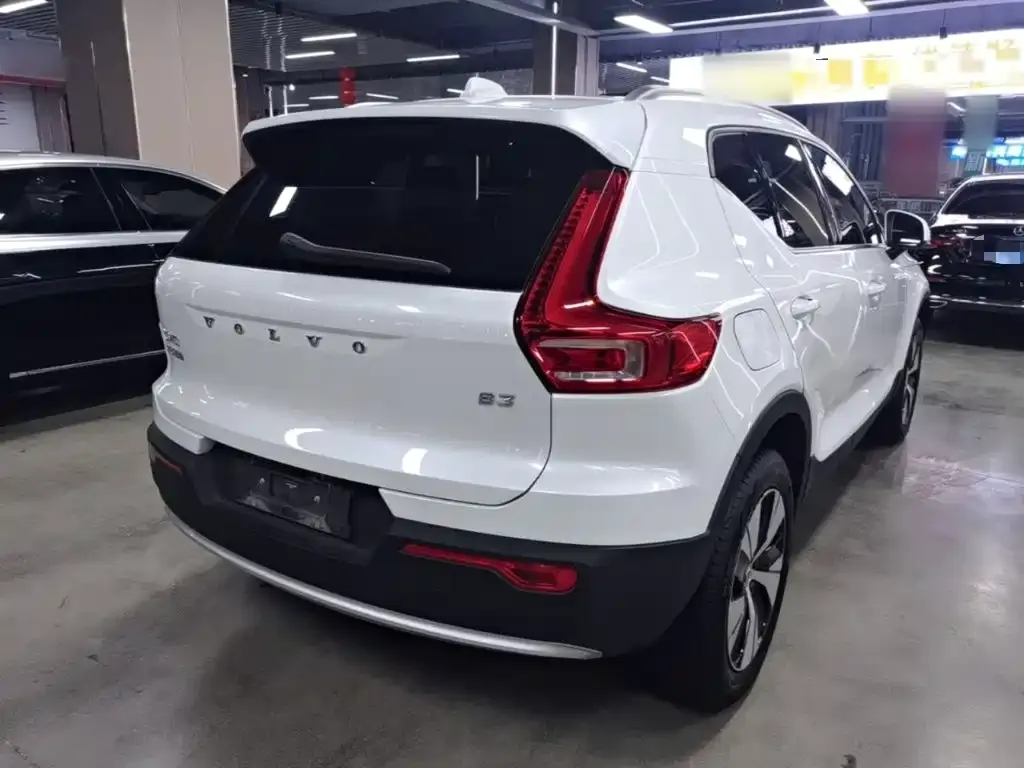Volvo XC40 — фото 3