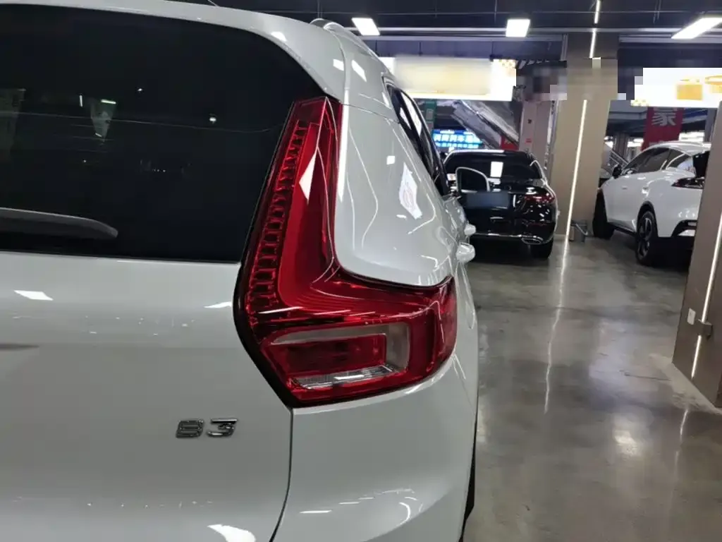 Volvo XC40 — фото 4