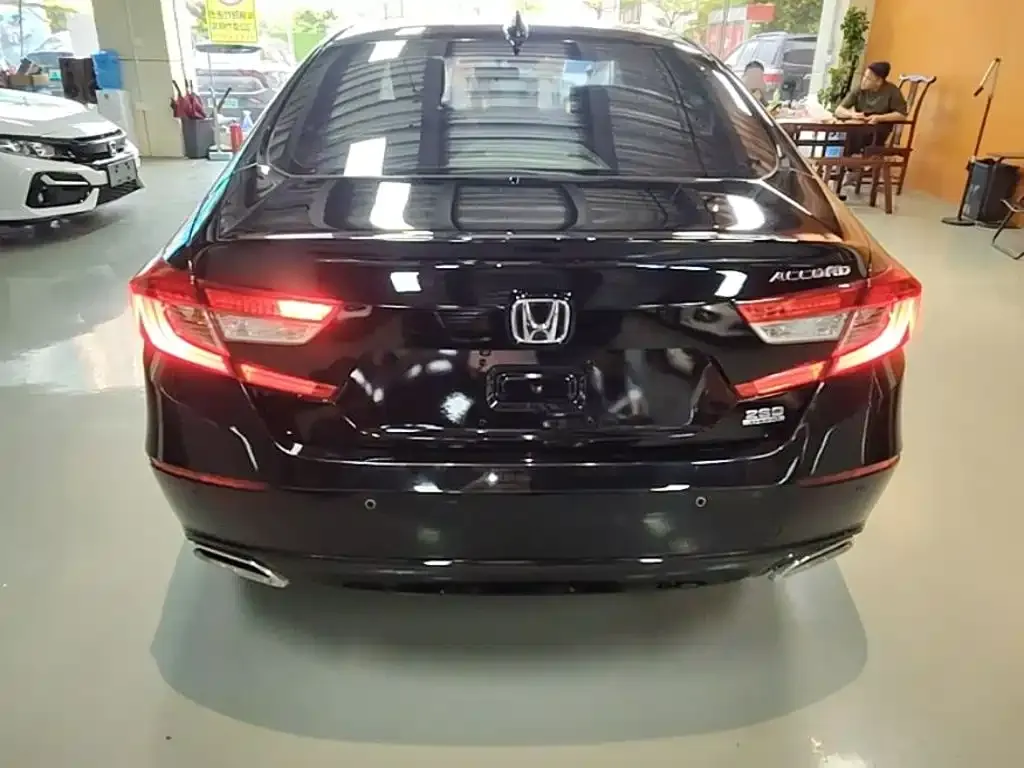 Honda Accord — фото 7