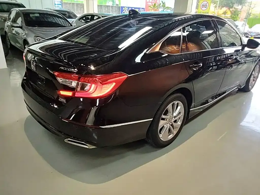 Honda Accord — фото 4