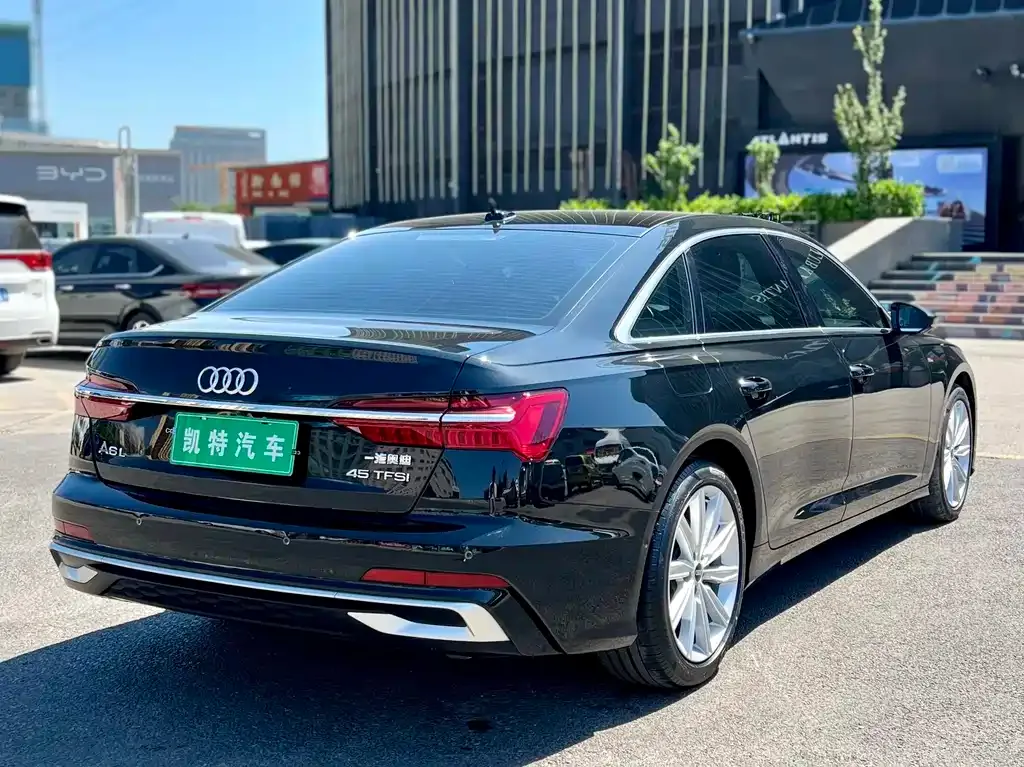 Audi A6L — фото 8