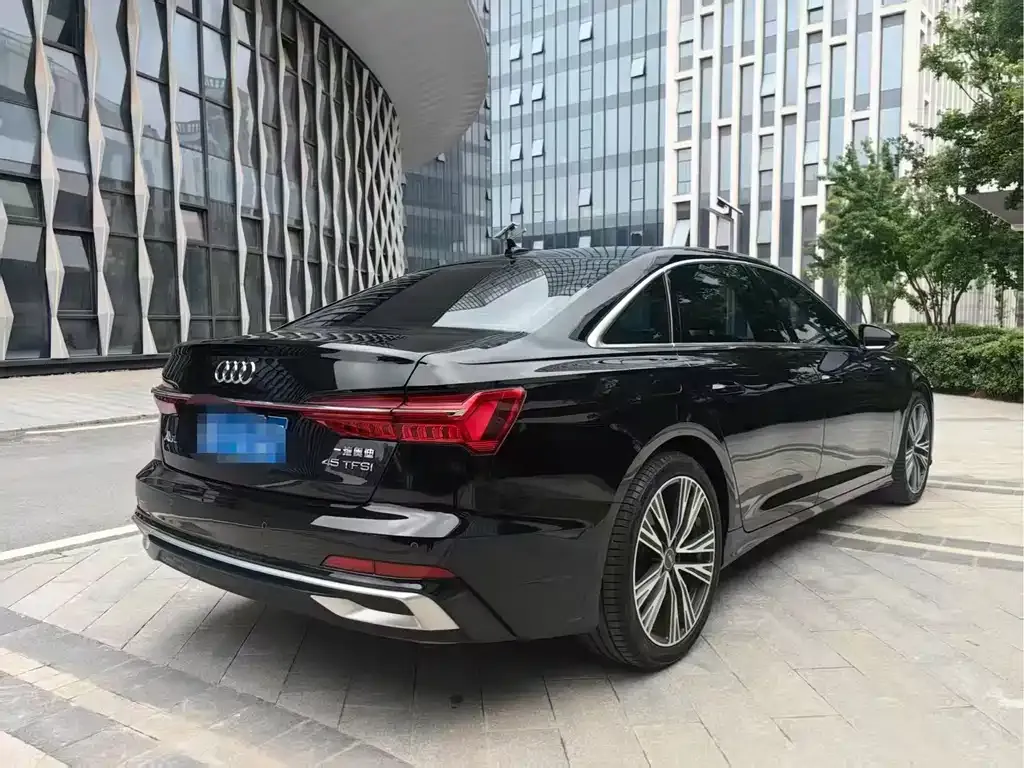 Audi A6L — фото 2
