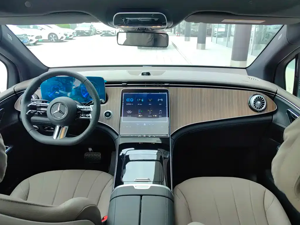 Mercedes-Benz EQE SUV — фото 9