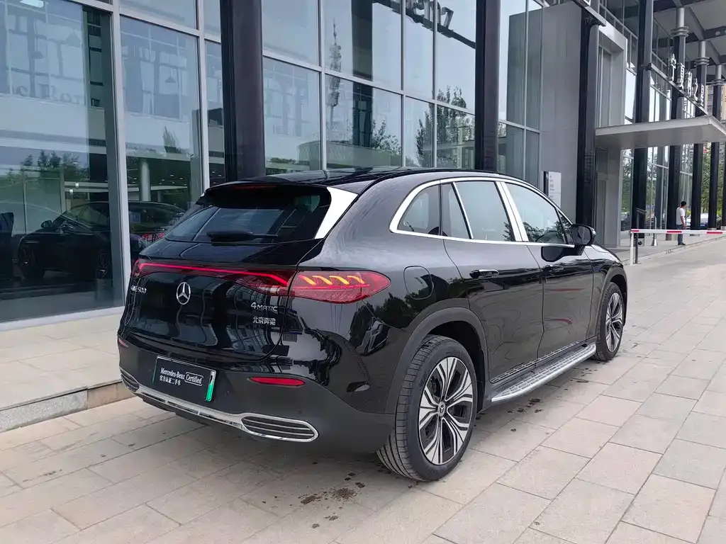 Mercedes-Benz EQE SUV — фото 3