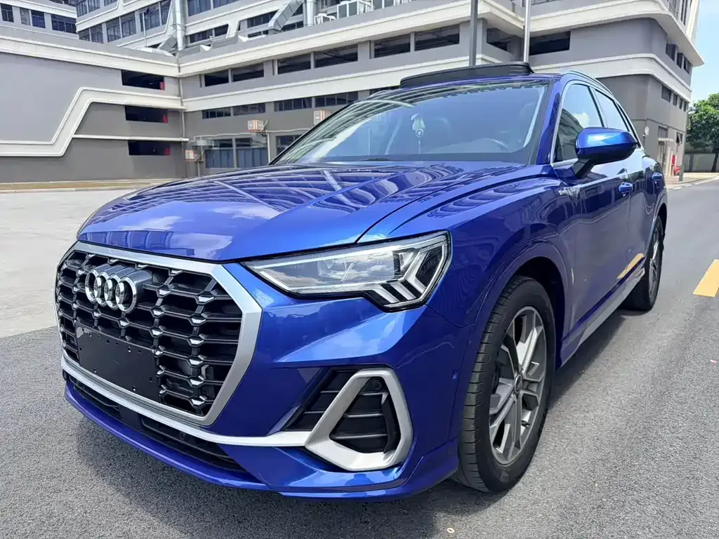 Audi Q3 — фото 1