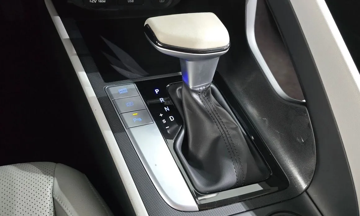 Hyundai AVANTE — фото 3