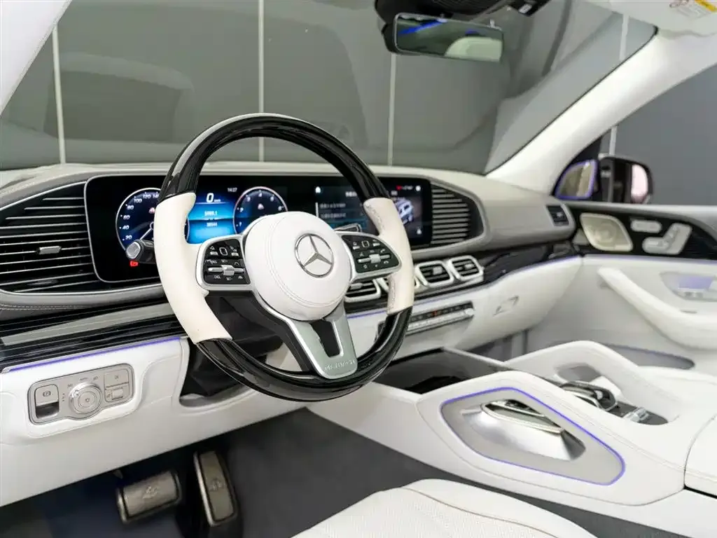 Mercedes-Benz GLS — фото 9
