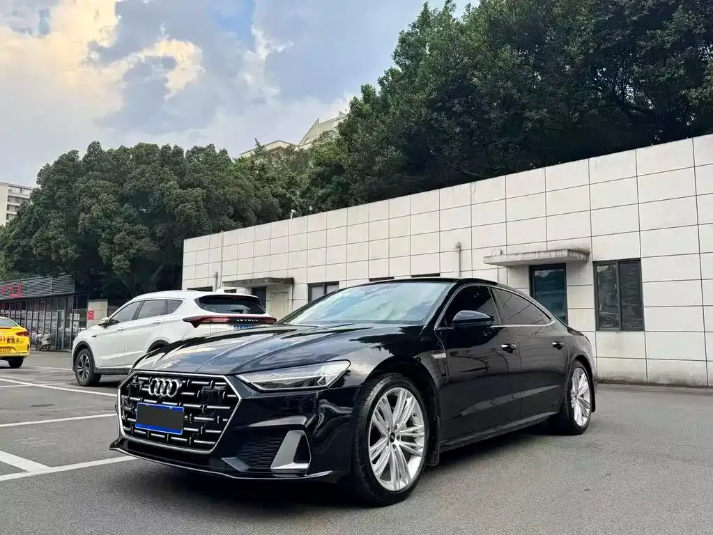 Audi A7L — фото 1