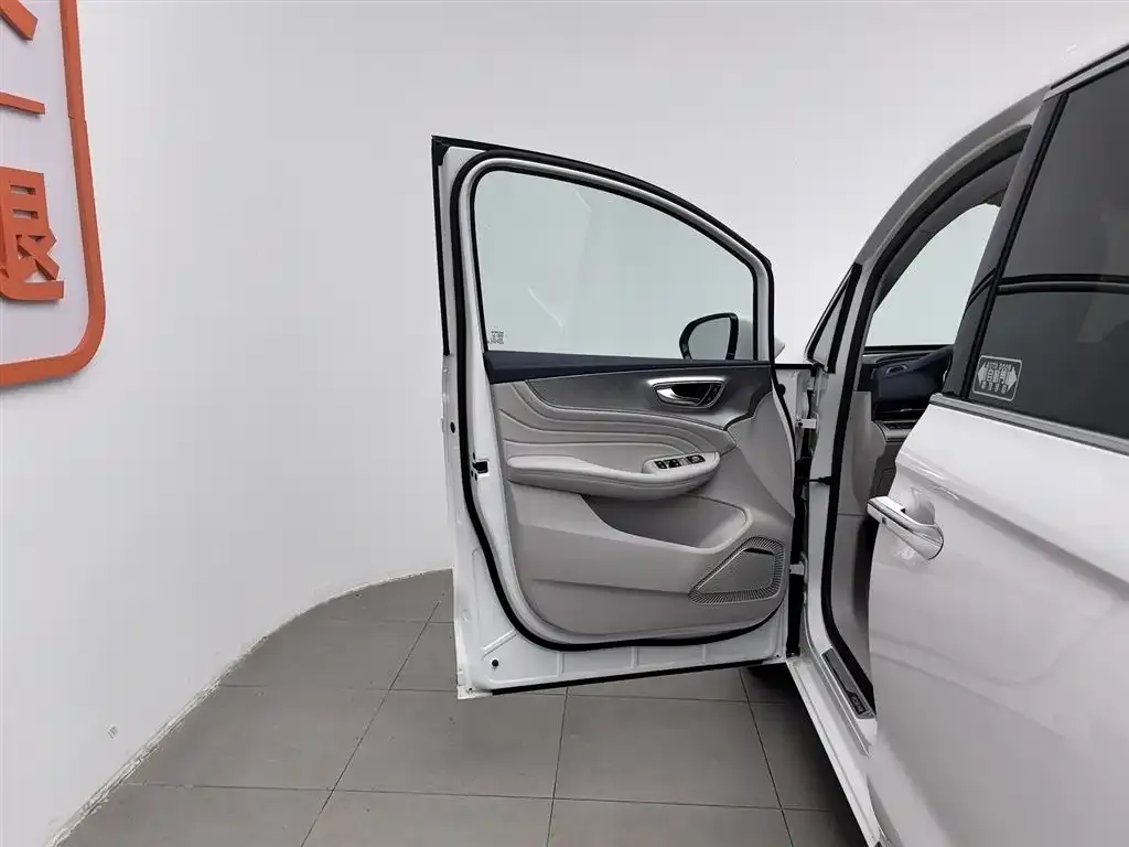 Roewe iMAX8 — фото 5