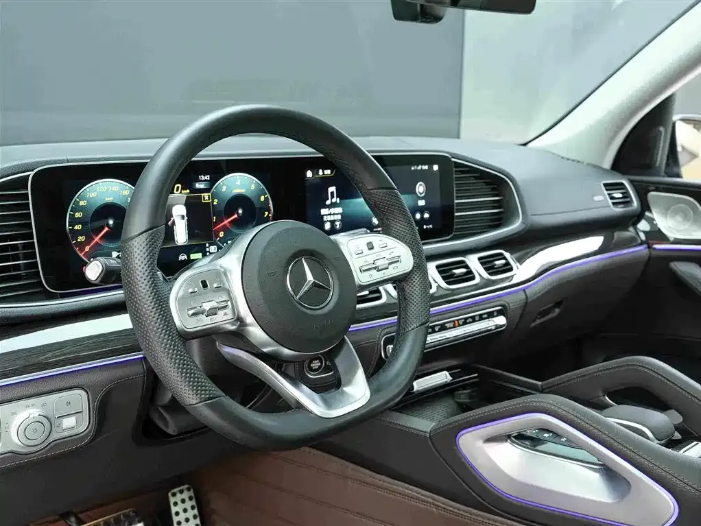 Mercedes-Benz GLS — фото 10
