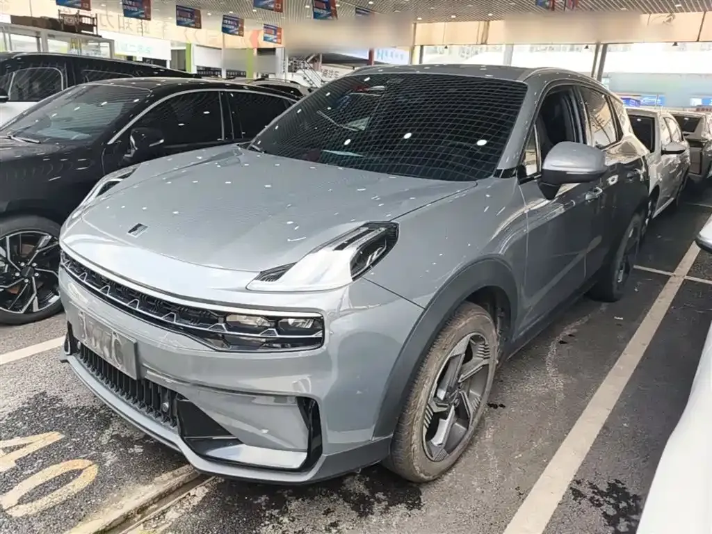 Lynk & Co 06