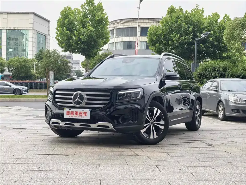 Mercedes-Benz GLB — фото 1