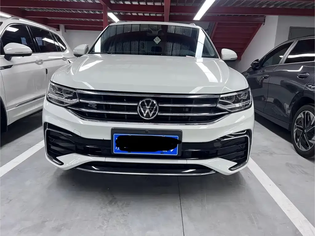 Volkswagen Tiguan L — фото 3