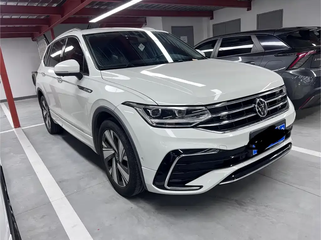 Volkswagen Tiguan L — фото 2
