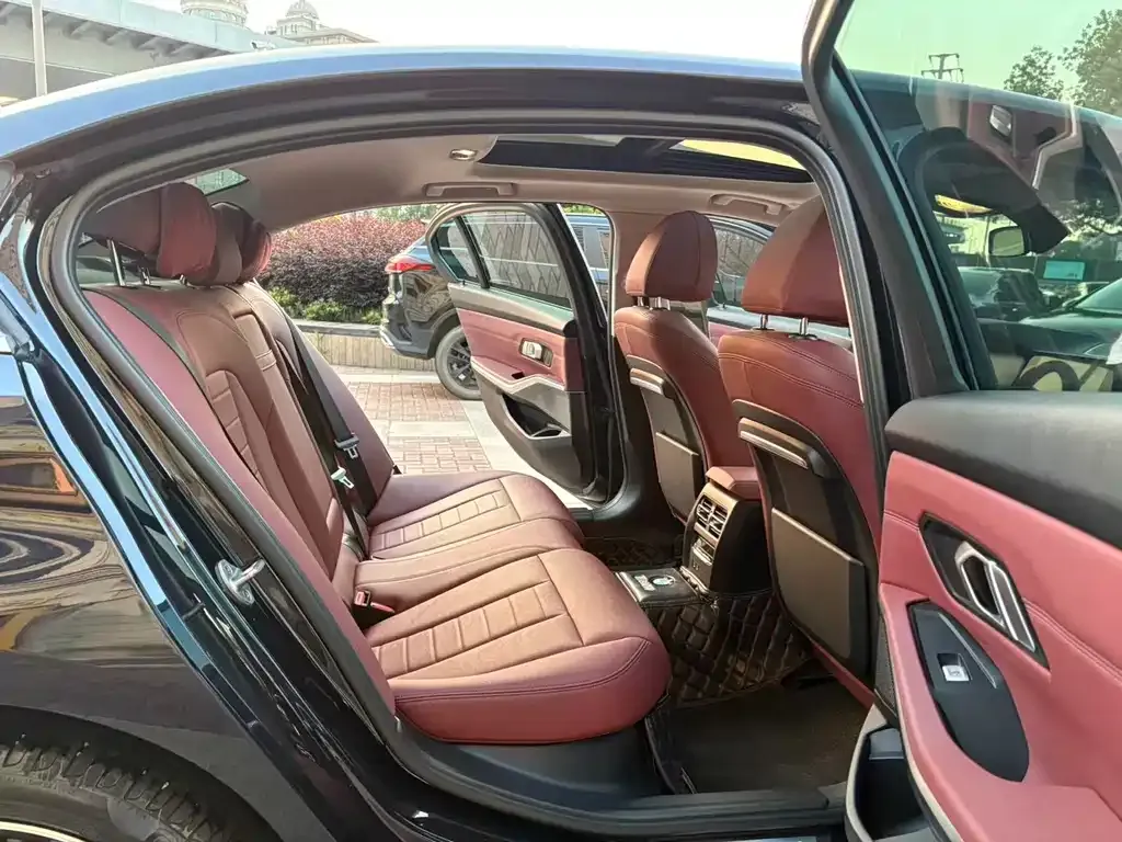 BMW 3 Series 2021 из CN, фото 2