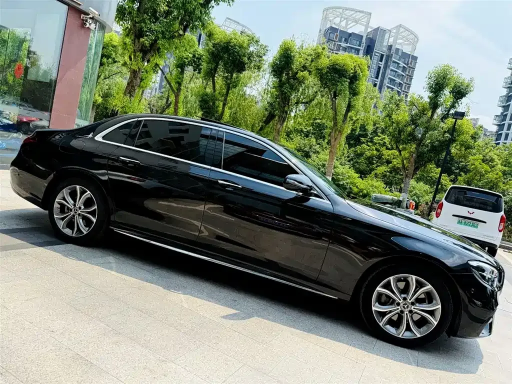 Mercedes-Benz E-Class — фото 10