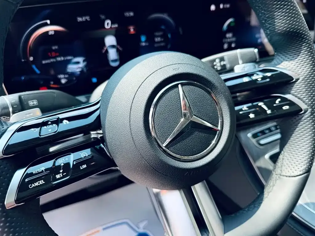 Mercedes-Benz E-Class — фото 4