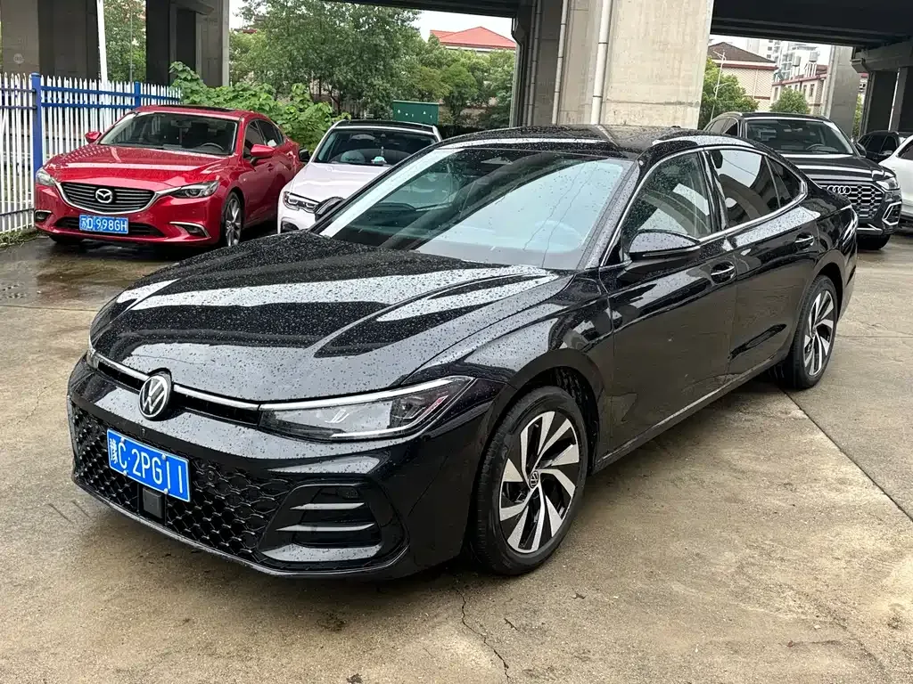 Volkswagen Passat — фото 1