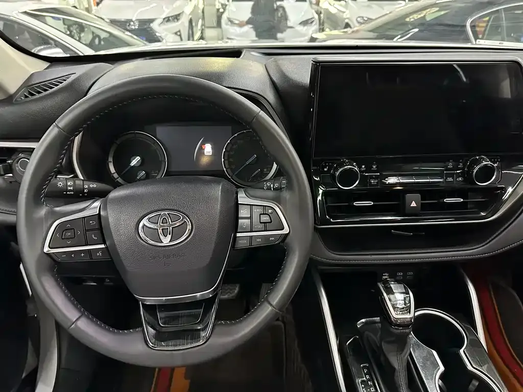 Toyota Highlander — фото 3