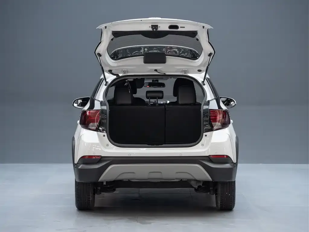 Toyota Yaris L — фото 3