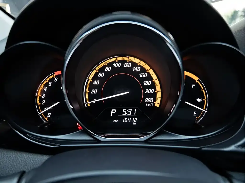 Toyota Yaris L — фото 9
