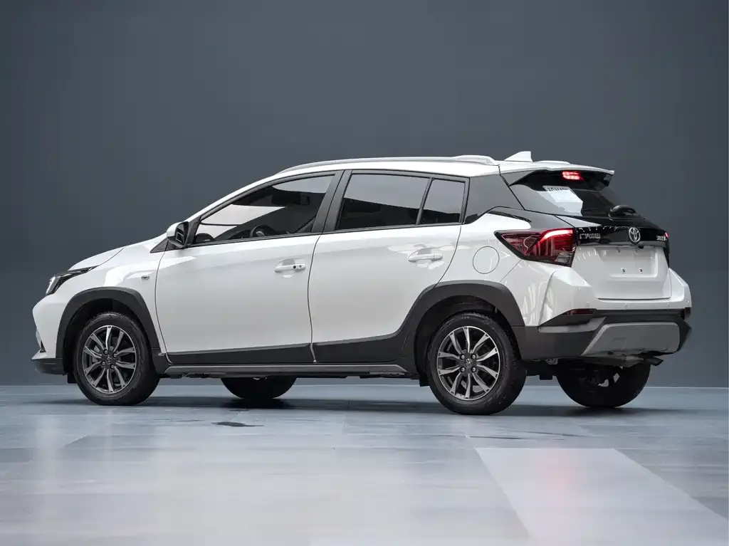 Toyota Yaris L — фото 2